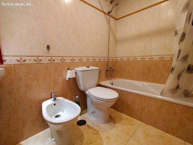 Amplio Piso de Tres Dormitorios en Balos, Vecindario