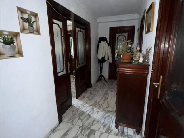 AMPLIO PISO DE DOS DORMITORIOS EN LA LAGUNA