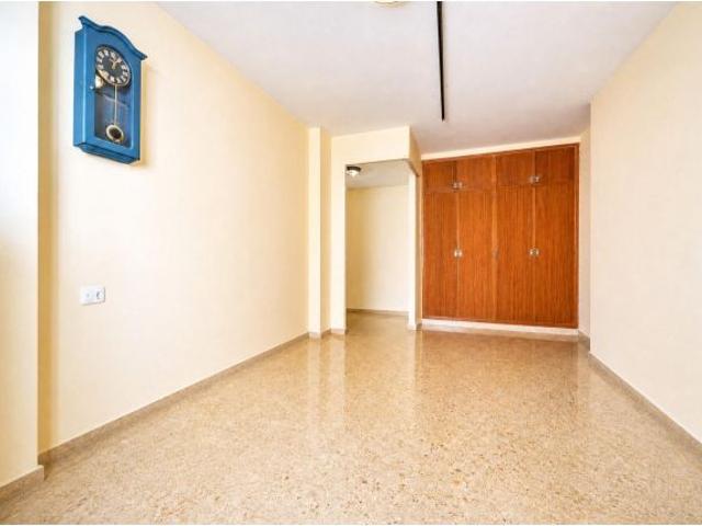 Amplio piso de origen con gran potencial en Pere Garau, Palma