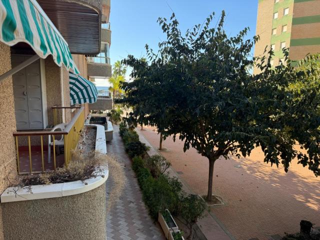 Amplio Piso en 1ª línea de Playa de Las Delicias, Águilas ¡Tu hogar a solo 90 metros del mar!