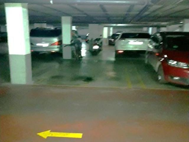 Amplio Piso en Urbanización con Ascensor y Garaje en Sevilla Este, de renta libre
