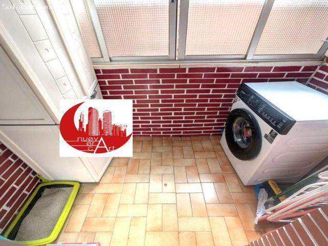 ¡Amplio piso en venta de 4 dormitorios, 2 baños y plaza de garaje en Castillitos!