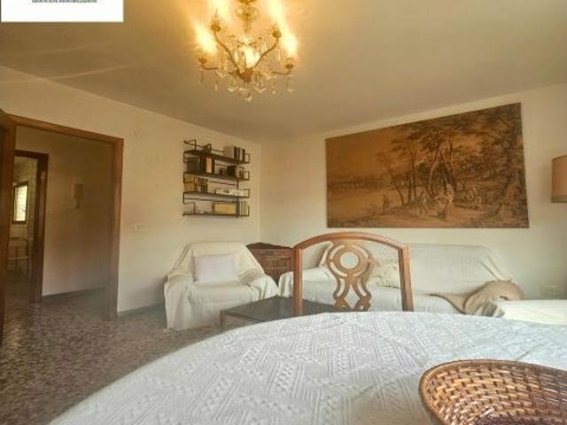 AMPLIO PISO EN VENTA EN CABANES