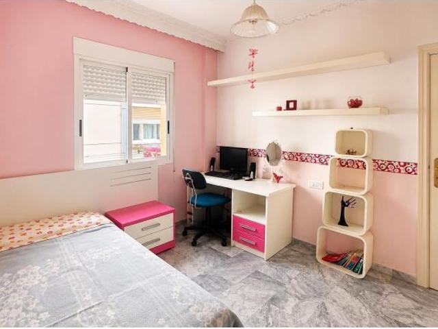 AMPLIO PISO EN VENTA EN CALLE MOLINO DE VIENTO, FUENGIROLA