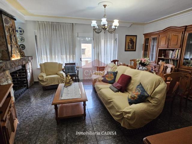 AMPLIO PISO EN VENTA EN EL CENTRO SEMICENTRO. REF 10517