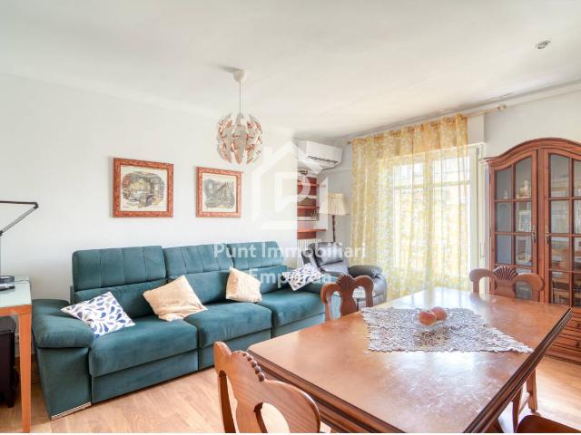 Amplio piso en venta en Figueres