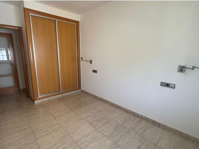 AMPLIO PISO EN VENTA EN SEGUR DE CALAFELL CON TERRAZA, PARKING Y TRASTERO