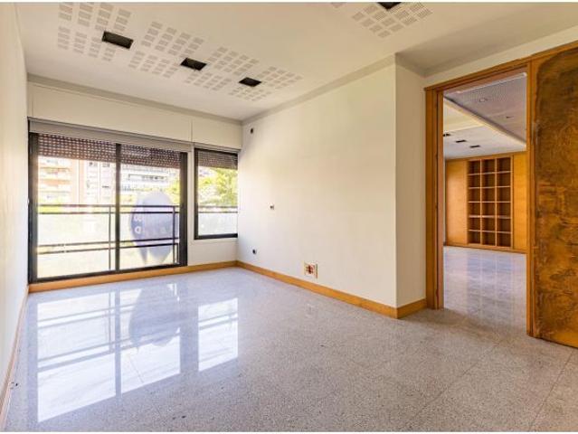 Amplio piso en venta junto a Gran Vía, Plaza Santa Isabel