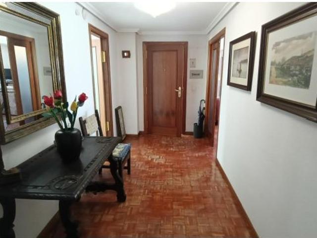 AMPLIO PISO EN ZONA HUBU