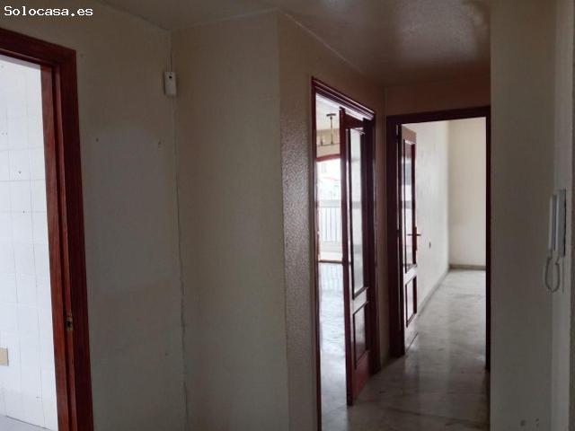 Amplio piso en Aguadulce con vistas y muchas posibilidades por solo €218,500