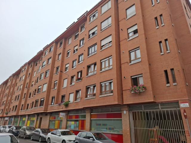AMPLIO PISO EN ALQUILER