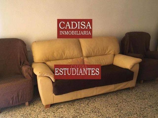 Amplio piso en alquiler con calefacción central solo para estudiantes