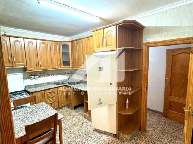 Amplio piso en Berja