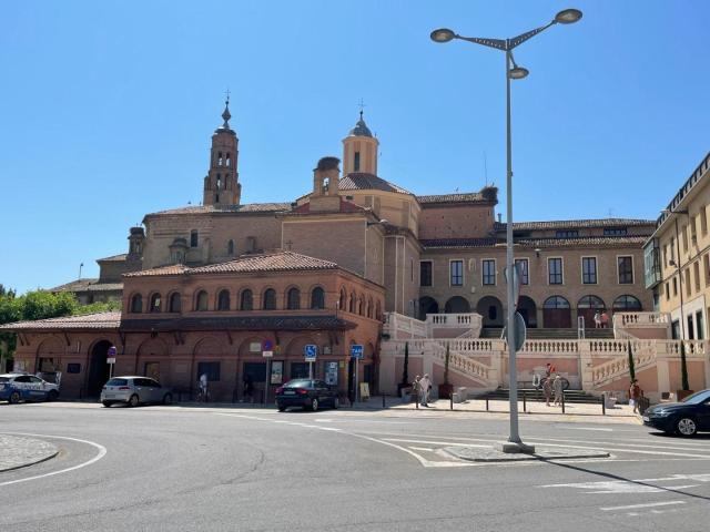 Amplio Piso en el Corazón de Tarazona, Ideal para Familias o Empresas