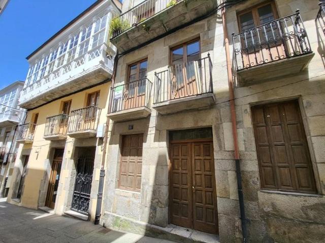 Amplio Piso en el Corazón Histórico de Viveiro
