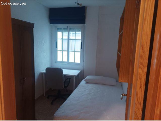 Amplio piso en Granada, ideal para estudiantes