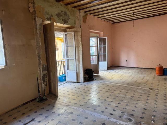 Amplio Piso en la Caleta La Viña, Cadiz: Oportunidad de Inversión