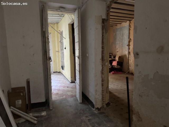 Amplio Piso en la Caleta La Viña, Cadiz: Oportunidad de Inversión