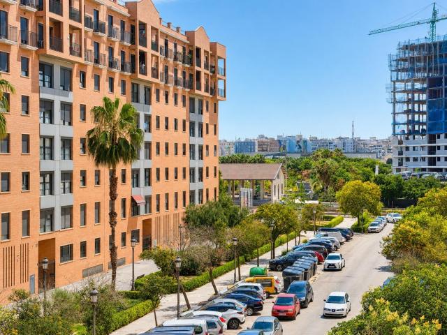 Amplio Piso en Malilla, Valencia Ideal para Familias