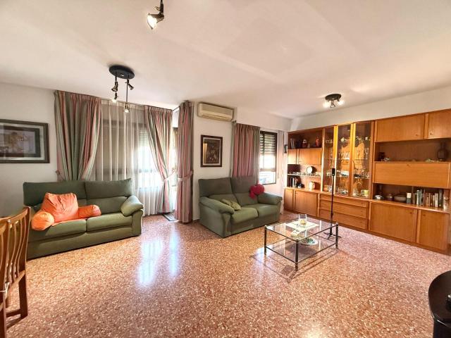 Amplio Piso en Malilla, Valencia €390,000