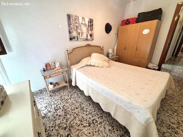 Amplio Piso en Playa de los Naufragos Oportunidad a Reformar por €150,000