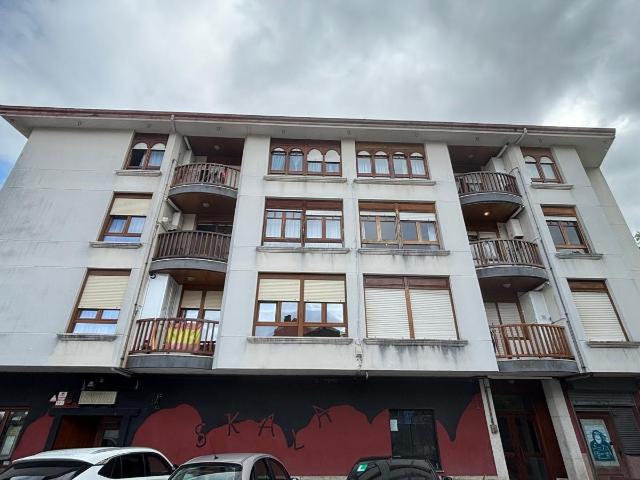 AMPLIO PISO EN PLENO CENTRO DE AMPUERO CANTABRIA