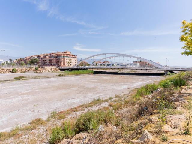 Amplio Piso en Roquetas de Mar con Vistas y Parking por €168,000