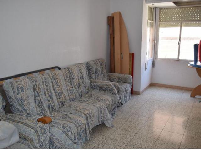 Amplio Piso en Samaniego, Alcantarilla Oportunidad de Reforma