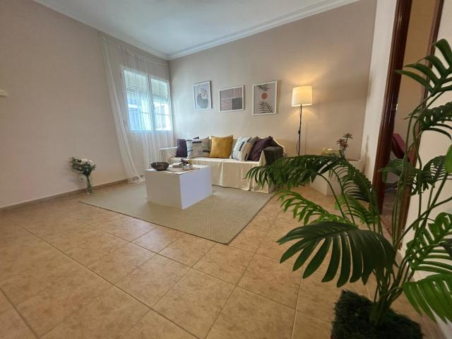 Amplio Piso en San Miguel Peñuelas, Antequera ¡Ideal para Entrar a Vivir!