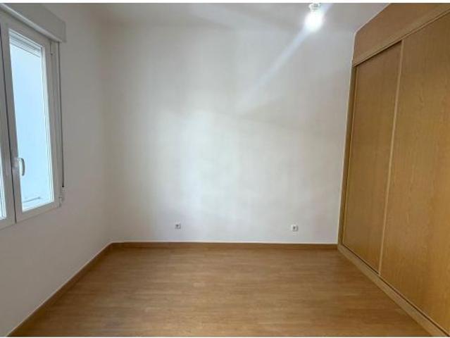 Amplio piso exterior junto al Retiro