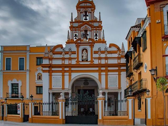 AMPLIO PISO JUNTO AL ARCO DE LA MACARENA CON GARAJE