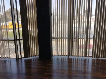 Amplio piso para OFICINAS o CONSULTORIOS en excelente ubicación