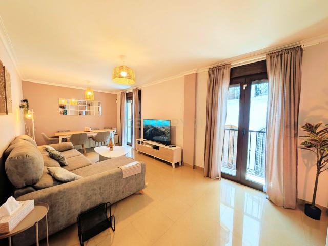 Amplio piso renovado en Berja, Almería
