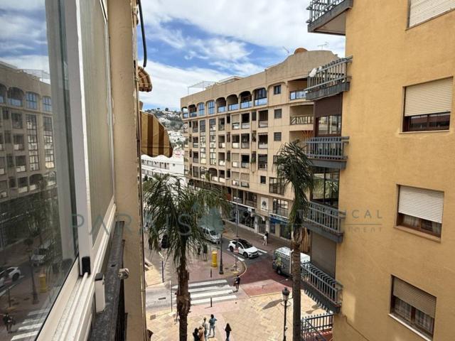 Amplio piso reformado de 3 dormitorios en Plaza Madrid, Almuñécar, a un paso de la playa