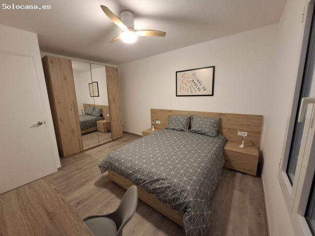 Amplio piso reformado de 4 habitaciones en el barrio de Sagrada Família. ¡ A estrenar!