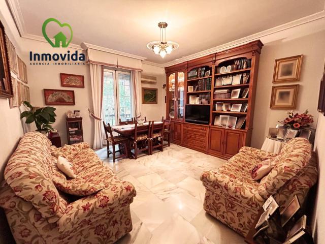 Amplio Piso Reformado en el Corazón de Córdoba por €240,000