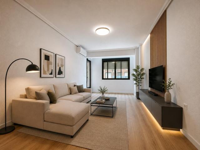 Amplio Piso Reformado en Malilla, Valencia Alquiler por €1400