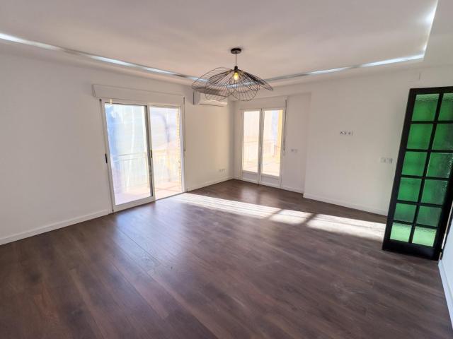 Amplio piso reformado en segunda línea de la Playa del Cura — 142 m2, 4 dormitorios, vistas al mar y orientación suroeste