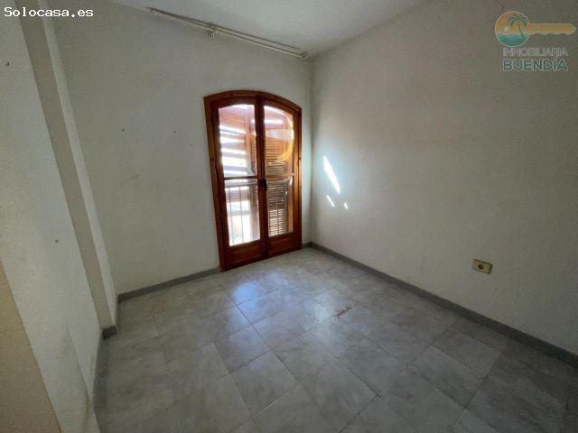 AMPLIO TRIPLEX PARA REFORMAR A UNOS PASOS DEL PASEO MARITIMO