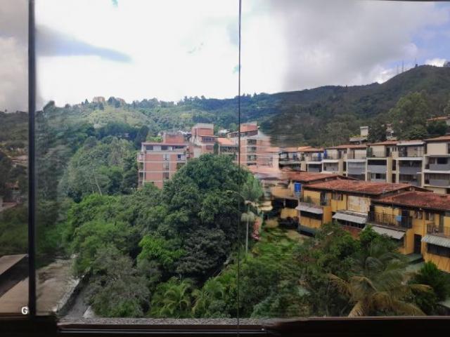 AMPLIO Y BONITO APARTAMENTO URB LA BOYERA