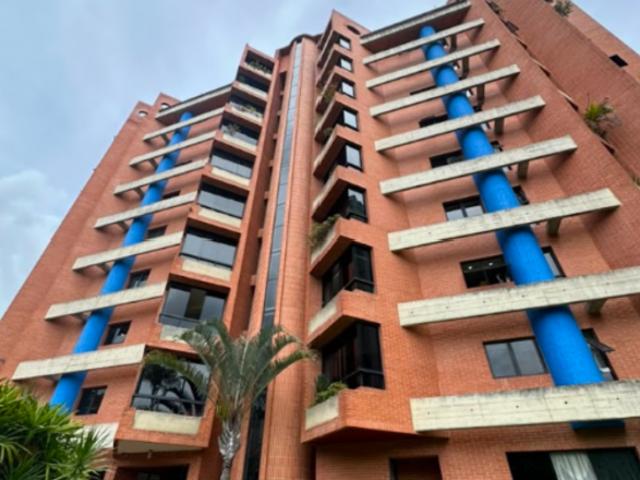 AMPLIO Y COMODO APARTAMENTO EN VENTA EN LA PRIVILEGIADA URB LAS MINAS