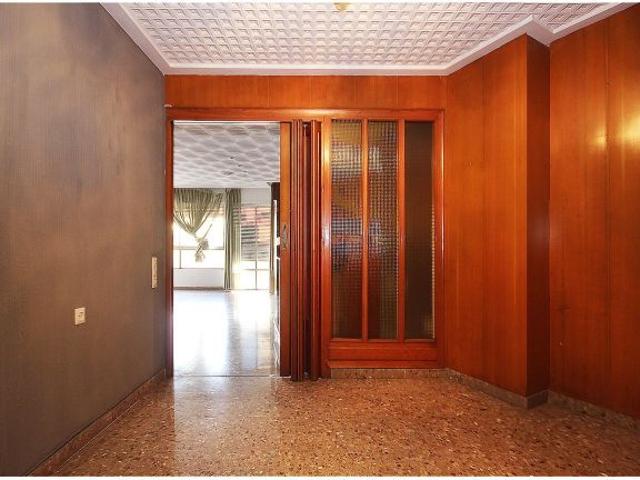 AMPLIO Y CLÁSICO PISO EN VENTA EN LA AVENIDAD AL VEDAT