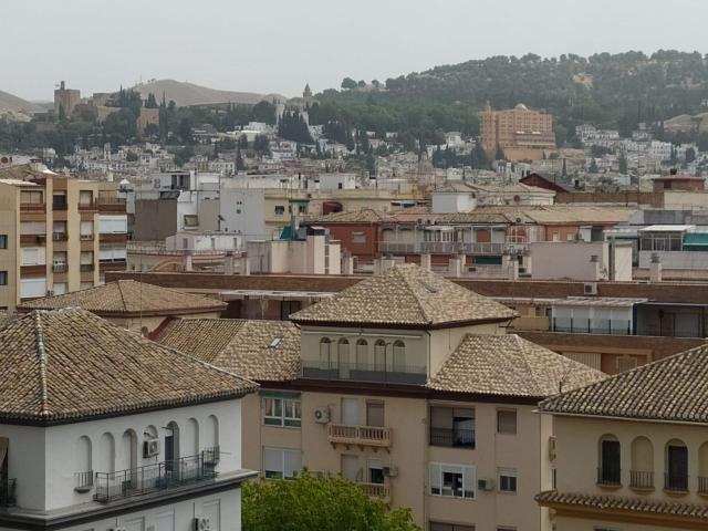Amplio y en Calle Las Flores, Granada €990!