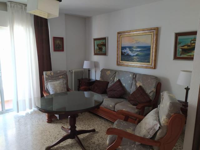 Amplio y en Calle Las Flores, Granada €990!