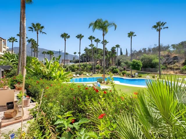 Amplio y espacioso apartamento en planta baja situado en la. 240m² Marbella