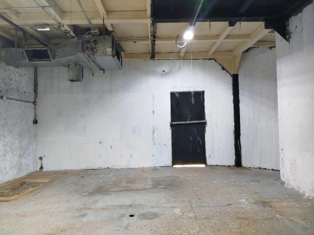 Amplio y Estratégico LOCAL 380m2 en dos niveles. La Urbina