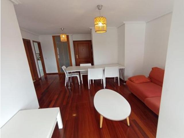 Amplio y luminoso apartamento en Alisal con plaza de garaje. Para fijo