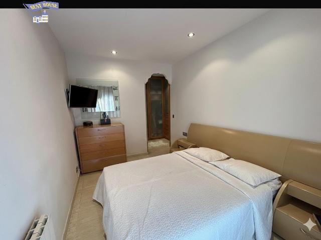 AMPLIO Y LUMINOSO PISO DE ORIGEN EN VENTA DE 4 HABITACIONES EN NAVAS BARCELONA