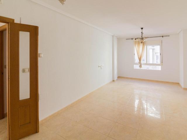Amplio y Luminoso Piso de Tres Dormitorios en Callosa de Segura