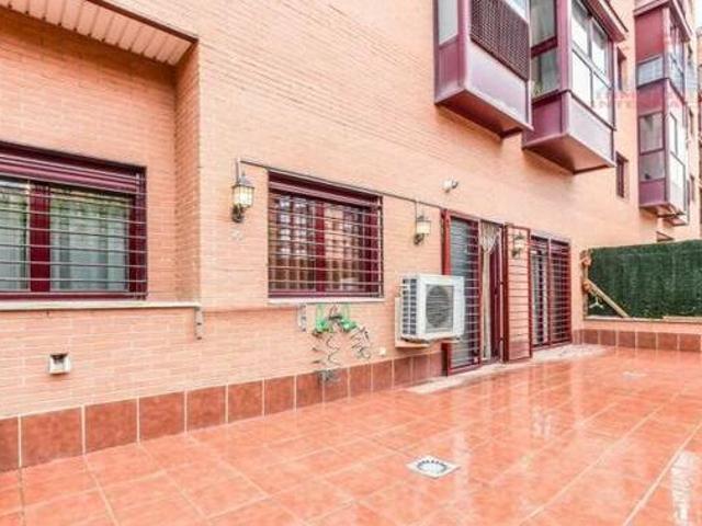 Amplio y luminoso piso de 165 m2 2 habitaciones y terraza de 60 m2 situado en urbanización cerrada
